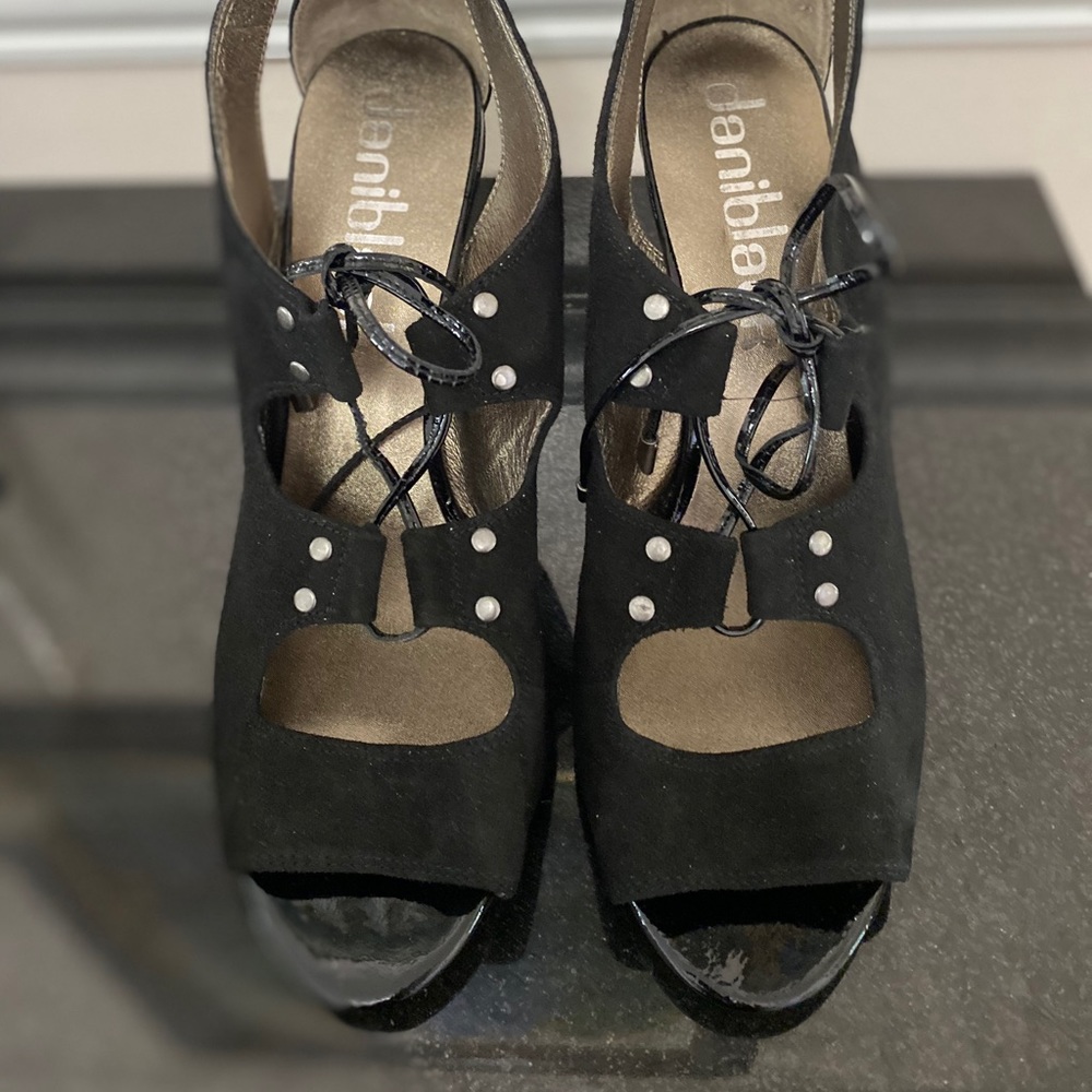 NWOT Daniblack black lace up heels
